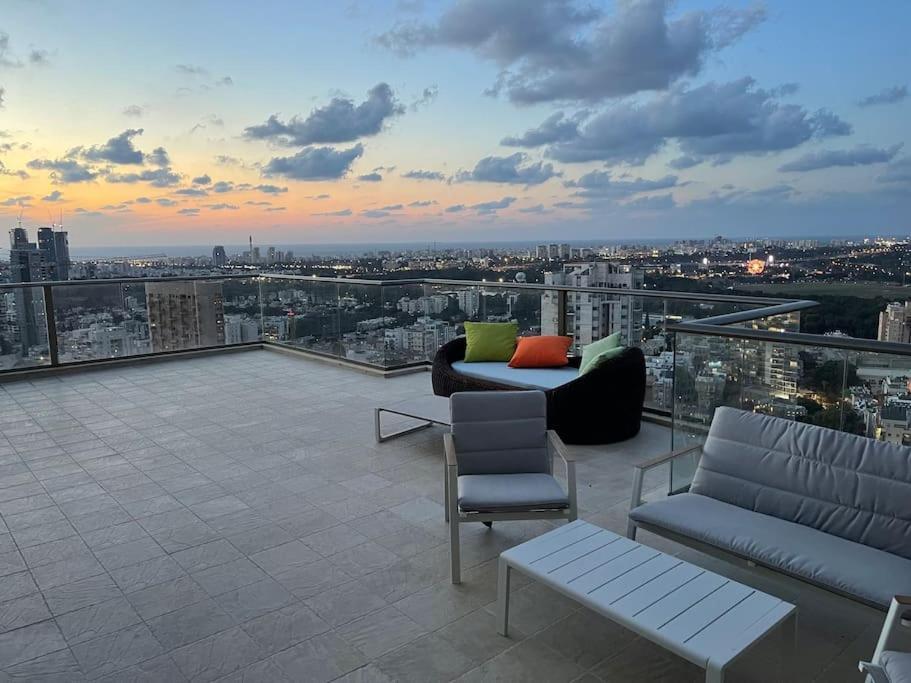 Beautiful Penthouse W/Amazing View, Prime Location Apartment Ramat Gan Ngoại thất bức ảnh