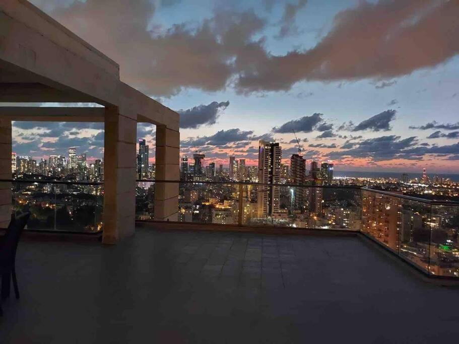 Beautiful Penthouse W/Amazing View, Prime Location Apartment Ramat Gan Ngoại thất bức ảnh